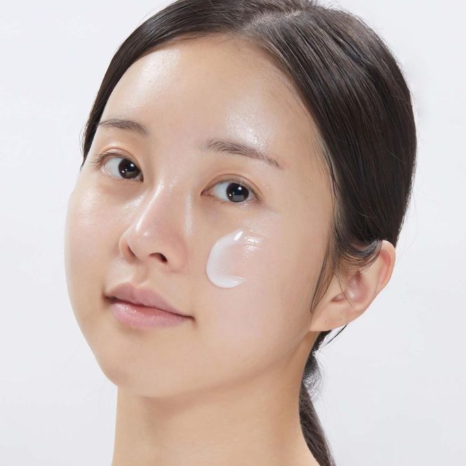 VT Cosmetics Reedle Shot 300 Cica Hyalon Face Serum Microneedle Essence Skin Texture Refining - 50ml
