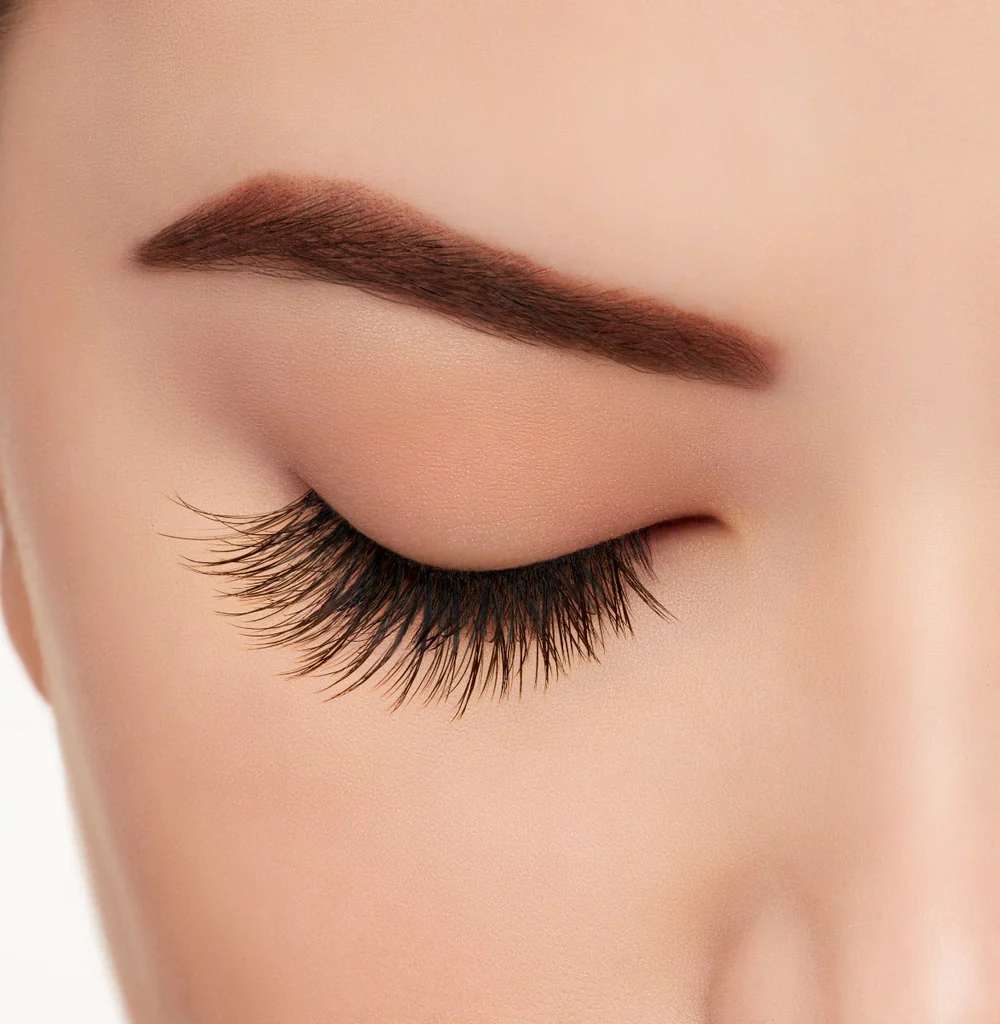 Light As Air WEIGHTLESS INNOVATION . 50% LIGHTER LASHES style 523
